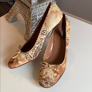 Circa Joan & David pumps